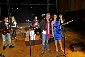 holograf nu mai e timp 300x200 Holograf a lanst videoclipul melodiei Nu mai e timp 