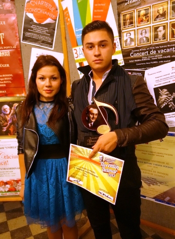 Ioan şi Mihaela Bîgea sunt fraţi, ambii câştigători la Festivalul Iulian Andreescu. Ioan Bigea, trofeul!