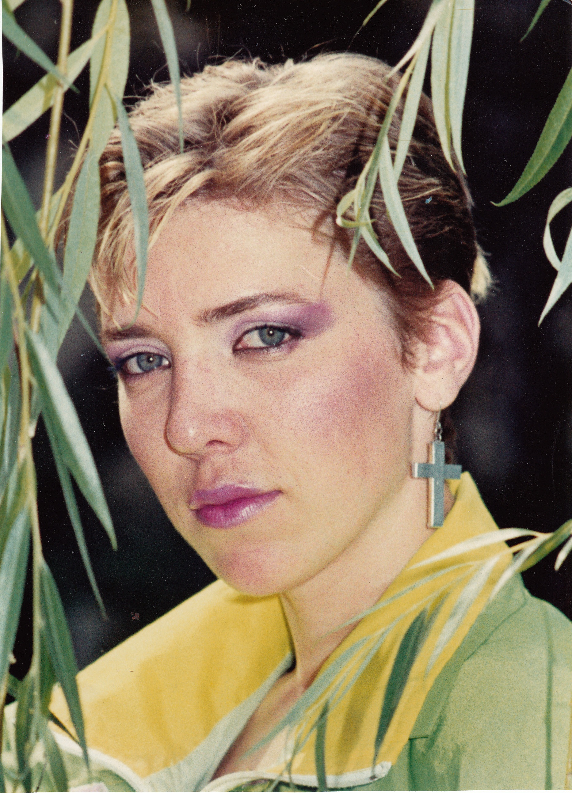 "Cred în tine", "Dansul" şi "Miracol Infinit" au fost trei mari succese lansate de Silvia Dumitrescu în 1989